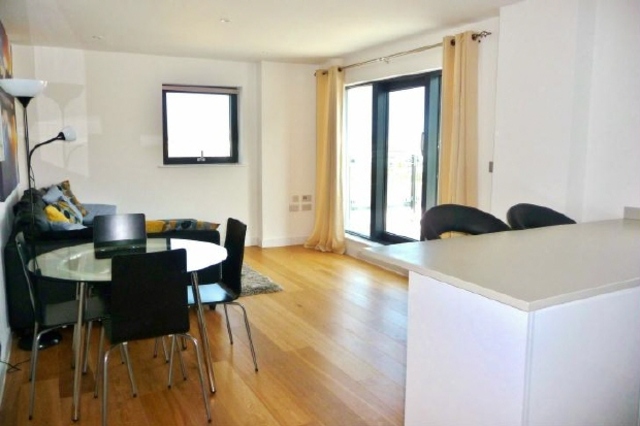  Image of 2 bedroom Flat to rent in Ocean Way Southampton SO14 at Admiral Quay Ocean Way Hampshire, SO14 3LN