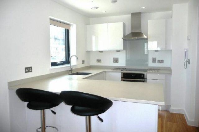  Image of 2 bedroom Flat to rent in Ocean Way Southampton SO14 at Admiral Quay Ocean Way Hampshire, SO14 3LN