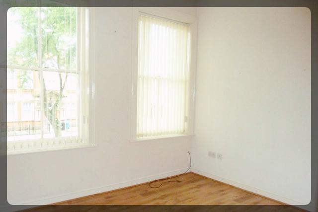  Image of 2 bedroom Flat to rent in Boulevard Hull HU3 at Hull, HU3 3EQ