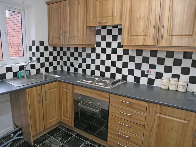  Image of 1 bedroom Flat for sale in Chapel Street Pensnett Brierley Hill DY5 at Chapel Street Pensnett Brierley Hill, DY5 4EL