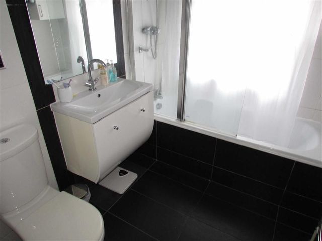  Image of 3 bedroom Property to rent in Britain Street Dunstable LU5 at Britain Street Dunstable Dunstable, LU5 4JA