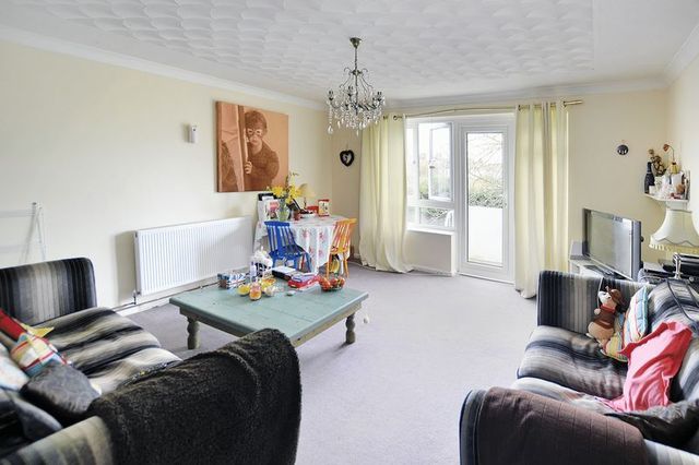  Image of 2 bedroom Flat for sale in Broadwater Street East Broadwater Worthing BN14 at Broadwater Street East  Worthing, BN14 9AQ