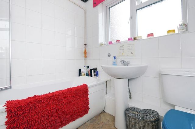  Image of 2 bedroom Flat for sale in Broadwater Street East Broadwater Worthing BN14 at Broadwater Street East  Worthing, BN14 9AQ