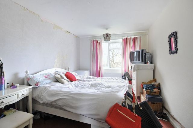  Image of 2 bedroom Flat for sale in Broadwater Street East Broadwater Worthing BN14 at Broadwater Street East  Worthing, BN14 9AQ