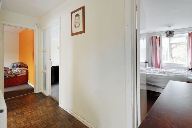  Image of 2 bedroom Flat for sale in Broadwater Street East Broadwater Worthing BN14 at Broadwater Street East  Worthing, BN14 9AQ