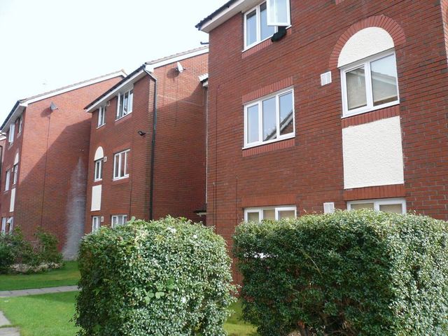  Image of 1 bedroom Flat for sale in Flaxfield Court Basingstoke RG21 at Flaxfield Court  Basingstoke, RG21 8FX