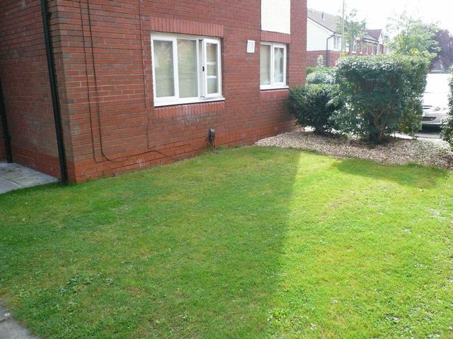  Image of 1 bedroom Flat for sale in Flaxfield Court Basingstoke RG21 at Flaxfield Court  Basingstoke, RG21 8FX
