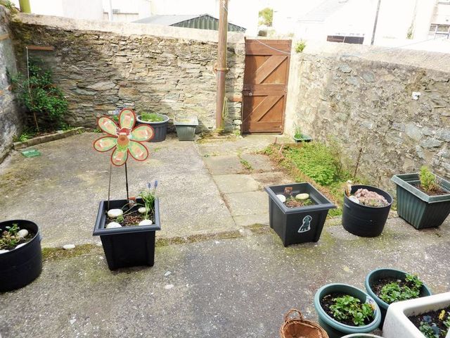  Image of 5 bedroom Terraced house for sale in Bryn Goleu Avenue North Holyhead LL65 at Bryn Goleu Avenue North  Holyhead, LL65 1AD