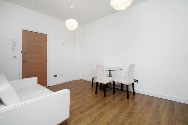  Image of 1 bedroom Flat to rent in Buckland Crescent London NW3 at Belsize Park London Belsize Park, NW3 5DX
