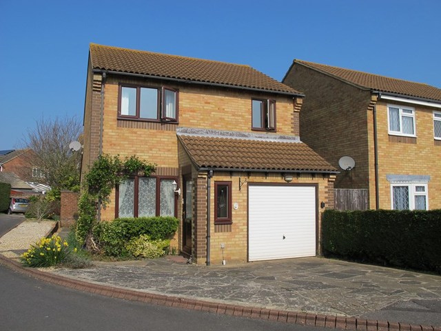  Image of 3 bedroom Detached house for sale in Bullfinch Court Lee-on-the-Solent PO13 at Bullfinch Court  Lee-On-The-Solent, PO13 8LQ