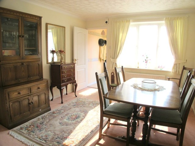  Image of 3 bedroom Detached house for sale in Bullfinch Court Lee-on-the-Solent PO13 at Bullfinch Court  Lee-On-The-Solent, PO13 8LQ