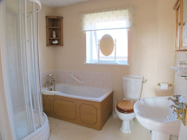  Image of 3 bedroom Detached house for sale in Bullfinch Court Lee-on-the-Solent PO13 at Bullfinch Court  Lee-On-The-Solent, PO13 8LQ