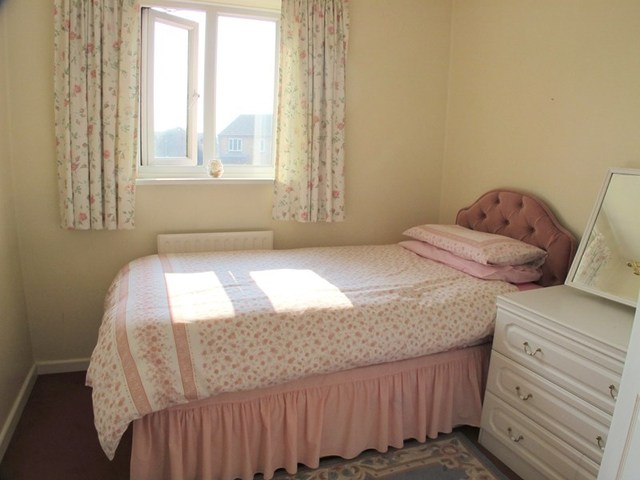  Image of 3 bedroom Detached house for sale in Bullfinch Court Lee-on-the-Solent PO13 at Bullfinch Court  Lee-On-The-Solent, PO13 8LQ