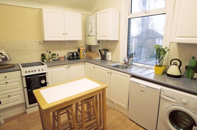  Image of 1 bedroom Flat to rent in Bulwer Road London E11 at Bulwer Road  London, E11 1BU