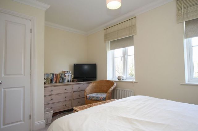  Image of 3 bedroom Terraced house for sale in Bushnell Place Maidenhead SL6 at Bushnell Place  Maidenhead, SL6 5FD