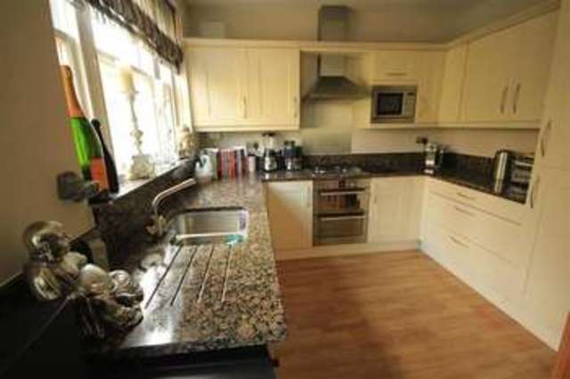  Image of 4 bedroom Town House to rent in Cadugan Place Reading RG1 at Reading, RG1 5PN
