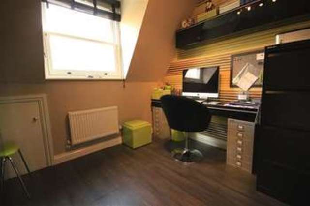 Image of 4 bedroom Town House to rent in Cadugan Place Reading RG1 at Reading, RG1 5PN