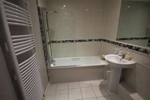  Image of 4 bedroom Town House to rent in Cadugan Place Reading RG1 at Reading, RG1 5PN