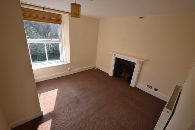  Image of 2 bedroom Flat to rent in Caerau Crescent Newport NP20 at Newport  Newport, NP20 4HG