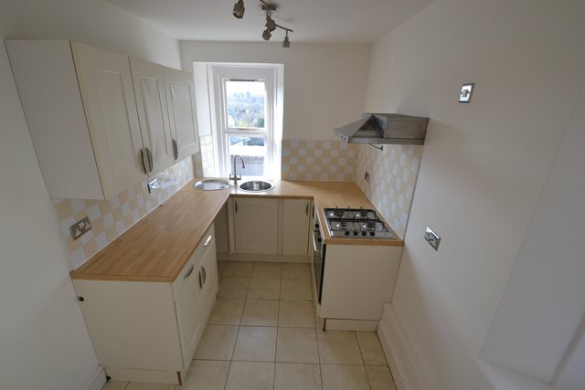  Image of 2 bedroom Flat to rent in Caerau Crescent Newport NP20 at Newport  Newport, NP20 4HG