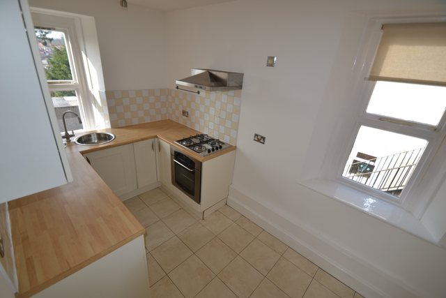  Image of 2 bedroom Flat to rent in Caerau Crescent Newport NP20 at Newport  Newport, NP20 4HG