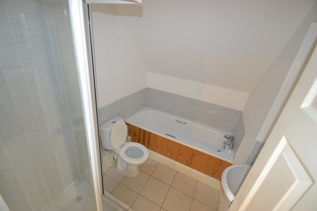  Image of 2 bedroom Flat to rent in Caerau Crescent Newport NP20 at Newport  Newport, NP20 4HG