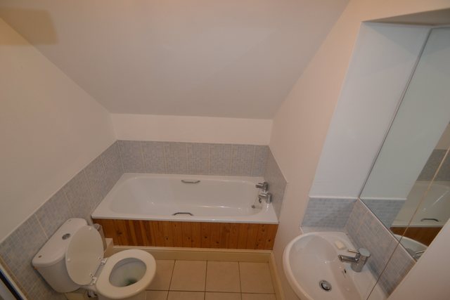  Image of 2 bedroom Flat to rent in Caerau Crescent Newport NP20 at Newport  Newport, NP20 4HG