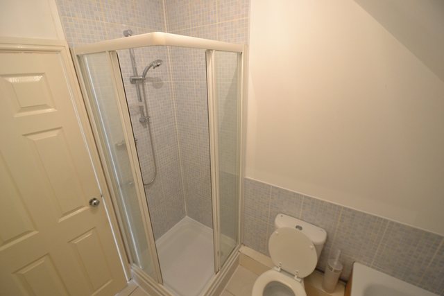  Image of 2 bedroom Flat to rent in Caerau Crescent Newport NP20 at Newport  Newport, NP20 4HG