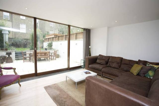  Image of 2 bedroom Property to rent in Cambridge Gardens London W10 at Cambridge Gardens  London, W10 6HR