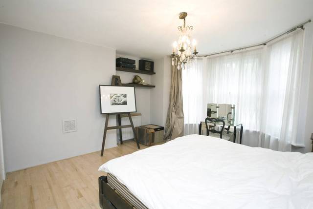  Image of 2 bedroom Property to rent in Cambridge Gardens London W10 at Cambridge Gardens  London, W10 6HR