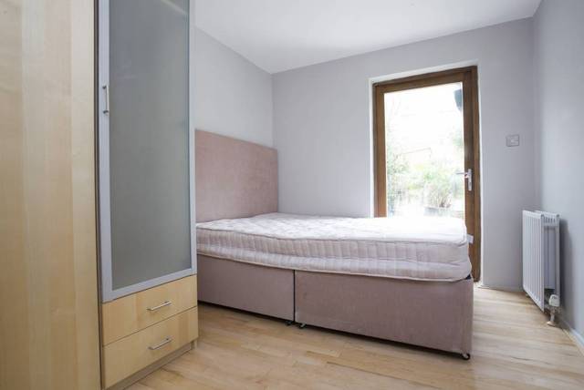  Image of 2 bedroom Property to rent in Cambridge Gardens London W10 at Cambridge Gardens  London, W10 6HR