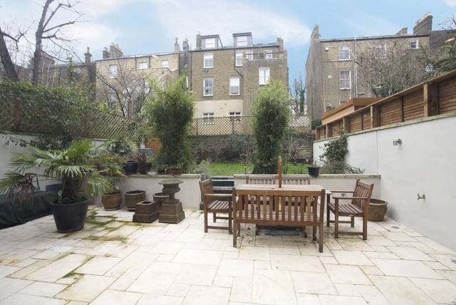  Image of 2 bedroom Property to rent in Cambridge Gardens London W10 at Cambridge Gardens  London, W10 6HR