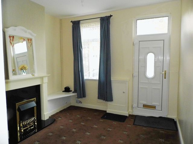 Image of 2 bedroom Terraced house to rent in Camden Street Fenton Stoke-on-Trent ST4 at Camden Street Heron Cross Stoke-On-Trent, ST4 3BN