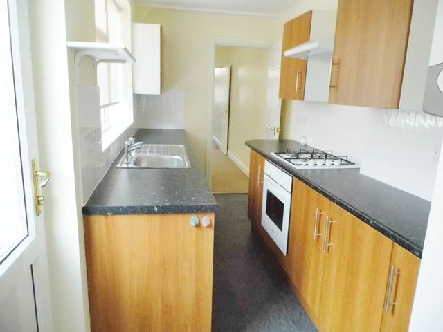  Image of 2 bedroom Terraced house to rent in Camden Street Fenton Stoke-on-Trent ST4 at Camden Street Heron Cross Stoke-On-Trent, ST4 3BN