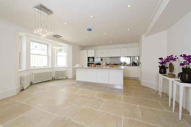  Image of 3 bedroom Ground Flat for sale in Campden Hill Gardens London W8 at Campden Hill Gardens  London, W8 7AZ