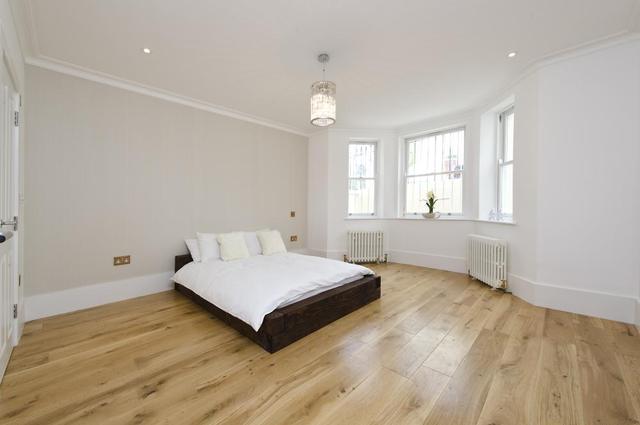  Image of 3 bedroom Ground Flat for sale in Campden Hill Gardens London W8 at Campden Hill Gardens  London, W8 7AZ