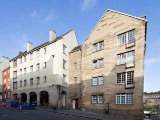 Image of 3 bedroom Flat to rent in Canongate Edinburgh EH8 at Canongate  Edinburgh, EH8 8BQ