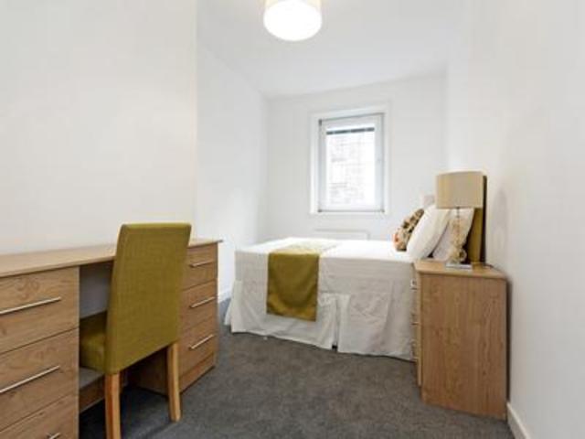  Image of 3 bedroom Flat to rent in Canongate Edinburgh EH8 at Canongate  Edinburgh, EH8 8BQ