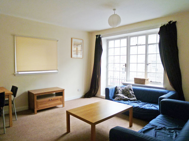  Image of 3 bedroom Flat to rent in Canongate Edinburgh EH8 at Holyrood Edinburgh Edinburgh, EH8 8BQ