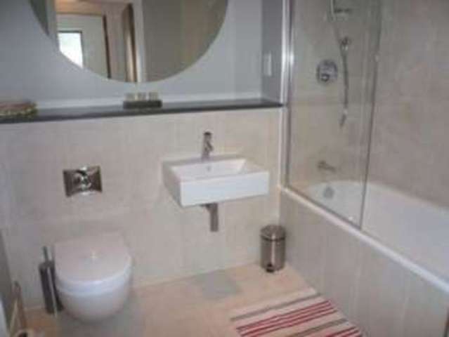  Image of 1 bedroom Flat to rent in Copenhagen Place London E14 at Copenhagen Place  Limehouse, E14 7FF