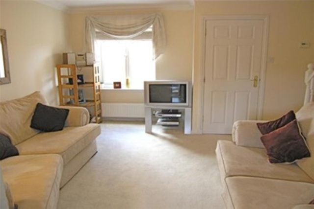  Image of 2 bedroom Semi-Detached house to rent in Carronbank Crescent Denny FK6 at Denny Falkirk Falkirk, FK6 6JF