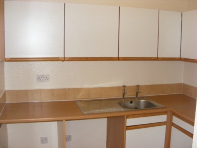  Image of 2 bedroom Flat to rent in Cartvale Road Glasgow G42 at Langside Glasgow Glasgow, G42 9TA