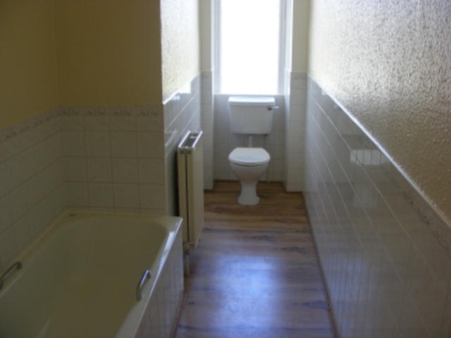  Image of 2 bedroom Flat to rent in Cartvale Road Glasgow G42 at Langside Glasgow Glasgow, G42 9TA