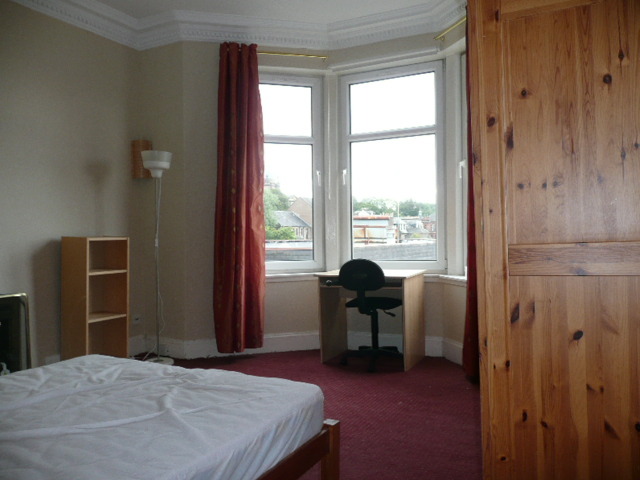  Image of 2 bedroom Flat to rent in Castle Street Paisley PA1 at Paisley Renfrewshire Renfrewshire, PA1 2JW