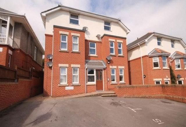  Image of 2 bedroom Flat to rent in Castlemain Avenue Southbourne Bournemouth BH6 at Castlemain Avenue  Bournemouth, BH6 5EH