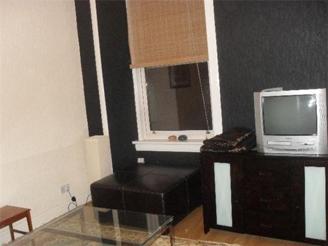 Image of 1 bedroom Flat to rent in Cathcart Place Edinburgh EH11 at Dalry Edinburgh Edinburgh, EH11 2HF