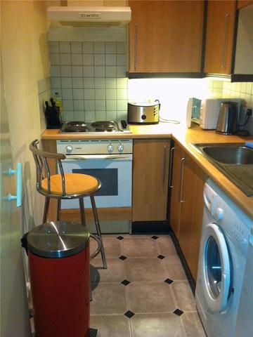  Image of 1 bedroom Flat to rent in Cathcart Place Edinburgh EH11 at Dalry Edinburgh Edinburgh, EH11 2HF