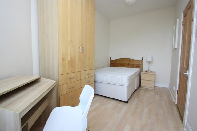  Image of 2 bedroom Flat to rent in Causewayside Edinburgh EH9 at Newington Edinburgh Edinburgh, EH9 1PH