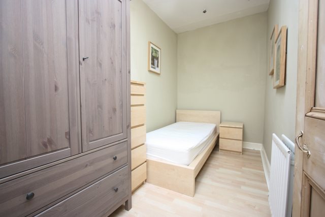  Image of 2 bedroom Flat to rent in Causewayside Edinburgh EH9 at Newington Edinburgh Edinburgh, EH9 1PH