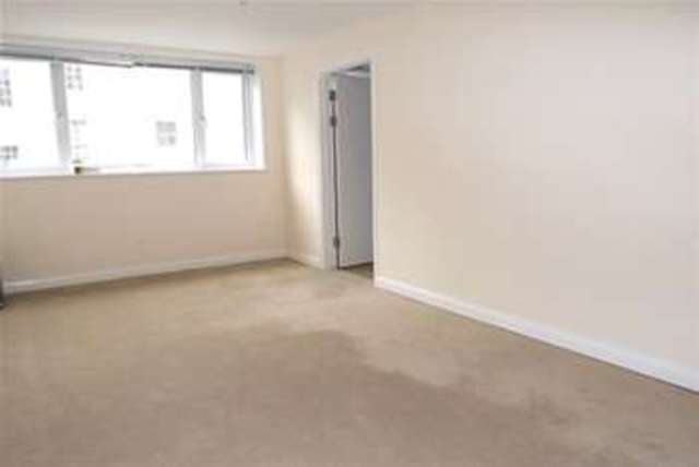  Image of 1 bedroom Flat to rent in Kings Road Brighton BN1 at Brighton, BN1 2JH